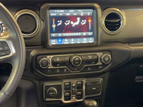 Used 2023 Jeep Wrangler Unlimited Sahara image 17