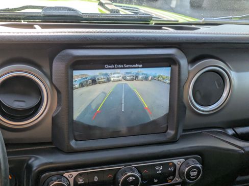 Used 2018 Jeep Wrangler Unlimited Rubicon AWD/4WD image 24