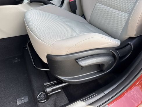 Used 2025 Kia Soul LX FWD image 15