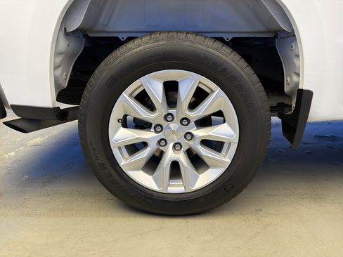 Used 2022 Chevrolet Silverado 1500 Custom image 9