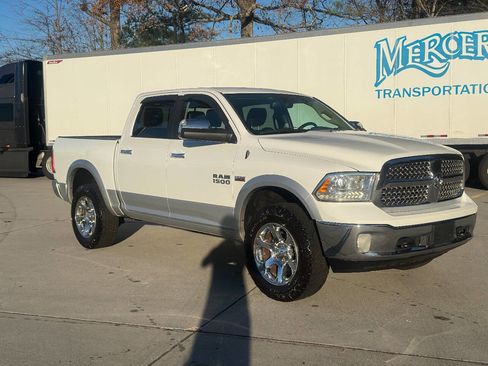 Used 2015 RAM 1500 Laramie image 3