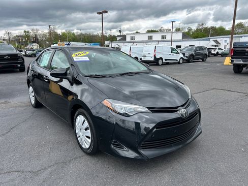 Used 2018 Toyota Corolla LE FWD image 18