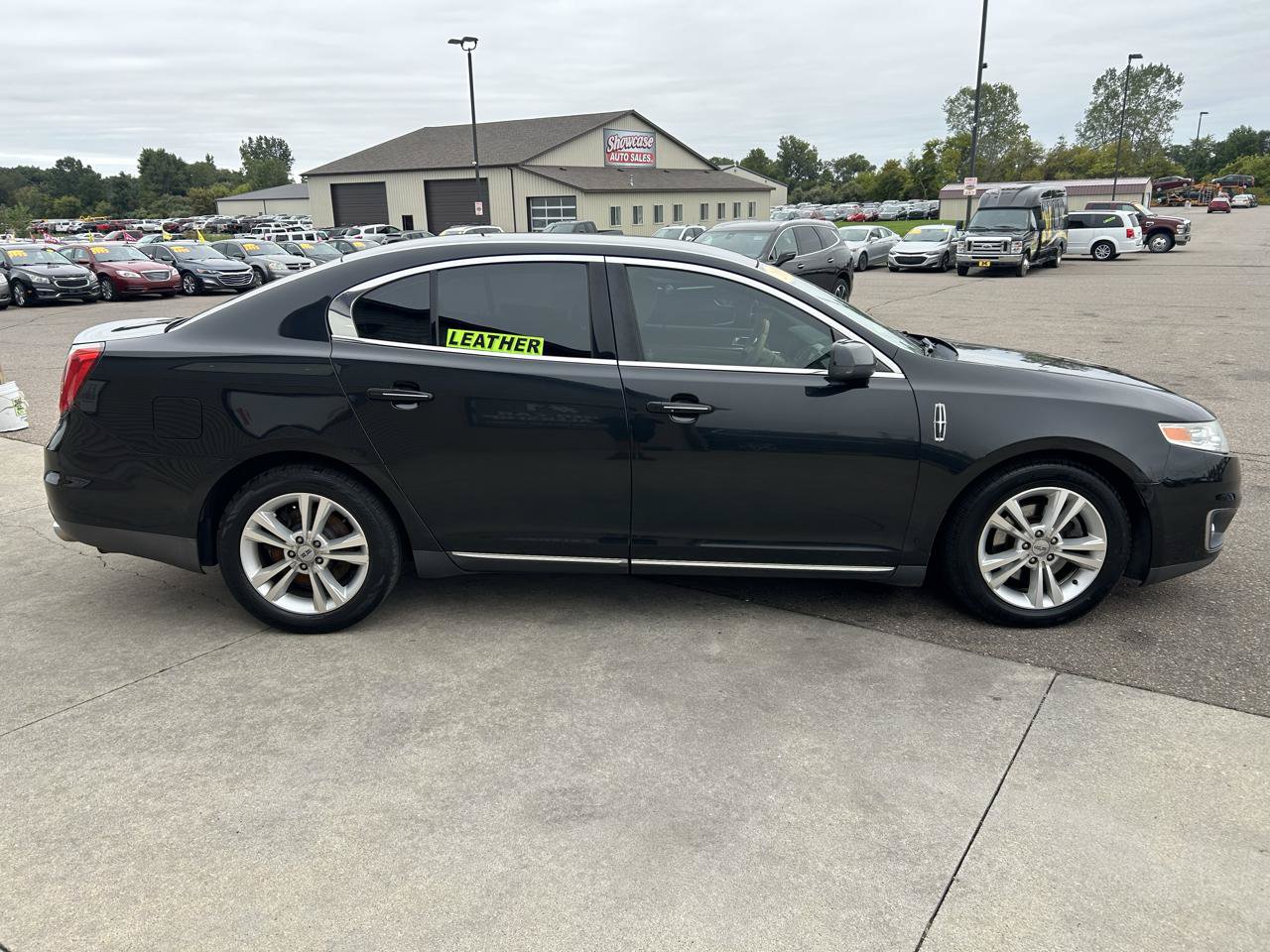 Used 2009 Lincoln MKS AWD image 4