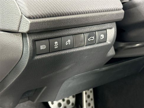 Used 2025 Toyota Camry SE FWD image 15