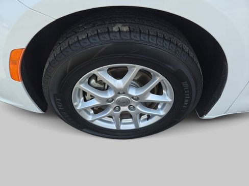 Used 2023 Chrysler Pacifica Touring-L image 31