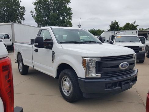 Used 2018 Ford F250 XL w/ Power Equipment Group RWD image 5