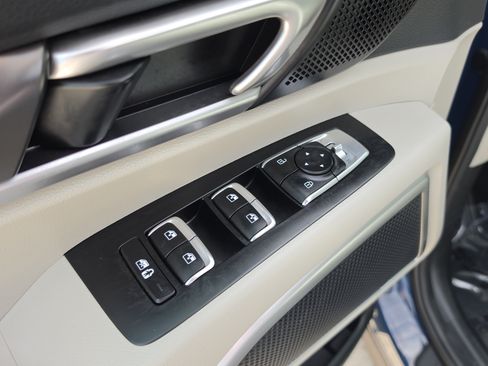 Certified 2024 Kia Telluride S w/ S Sunroof Package FWD image 20