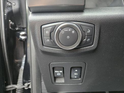 Used 2018 Ford F150 XLT w/ Equipment Group 302A Luxury AWD/4WD image 15