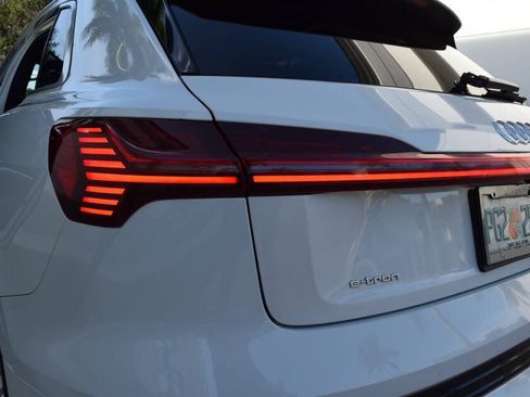 Used 2019 Audi e-tron Prestige w/ Prestige Package AWD/4WD image 37