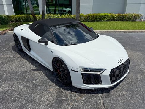 Used 2017 Audi R8 V10 w/ Carbon Exterior Package AWD/4WD image 24