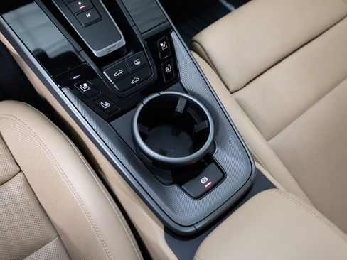 Certified 2022 Porsche 911 Carrera 4S image 15