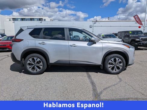 Used 2023 Nissan Rogue SV image 2