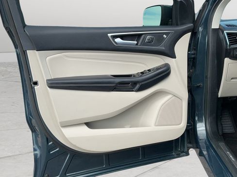 Used 2019 Ford Edge Titanium FWD image 18