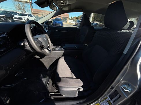 Used 2025 Toyota Camry LE image 31