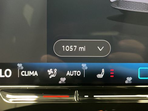 Used 2025 Volkswagen ID.4 Pro AWD/4WD image 10