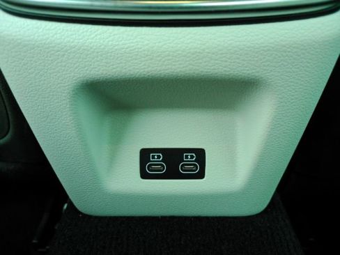 Used 2025 Genesis G70 2.5T image 29