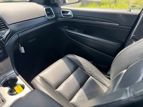 Certified 2022 Jeep Grand Cherokee Limited image 12