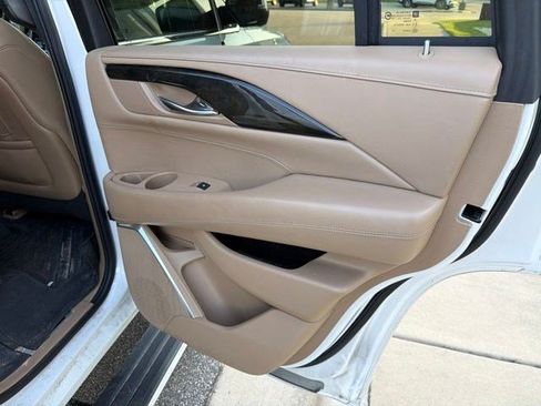 Used 2020 Cadillac Escalade Platinum AWD/4WD image 25