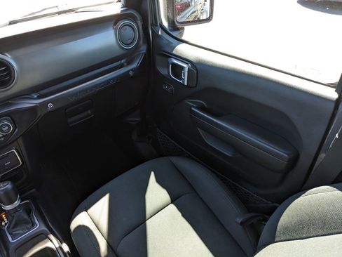 Used 2021 Jeep Wrangler Unlimited Sport image 17
