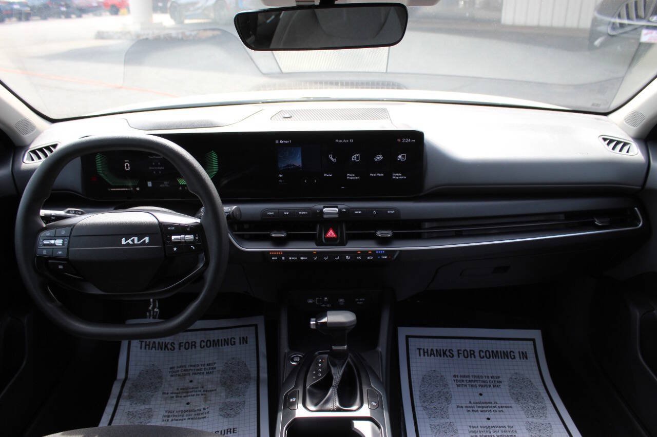 Used 2025 Kia K4 FWD image 17