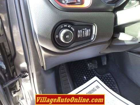 Used 2018 Jeep Renegade Trailhawk w/ Cold Weather Group II image 13