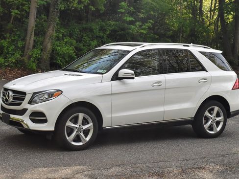 Used 2019 Mercedes-Benz GLE 400 4MATIC image 3