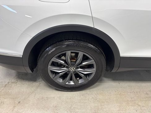 Used 2022 Volkswagen Tiguan SE AWD/4WD image 3