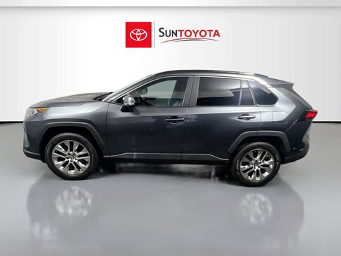 Used 2020 Toyota RAV4 XLE Premium image 7
