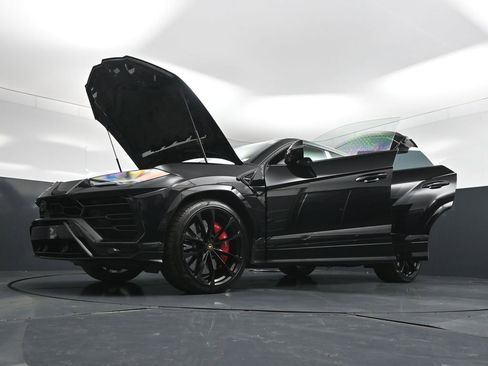 Used 2022 Lamborghini Urus AWD/4WD image 35