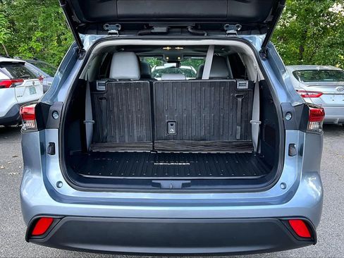 Used 2022 Toyota Highlander XLE AWD/4WD image 31