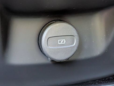 Used 2023 Volvo XC90 B6 Plus AWD/4WD image 33