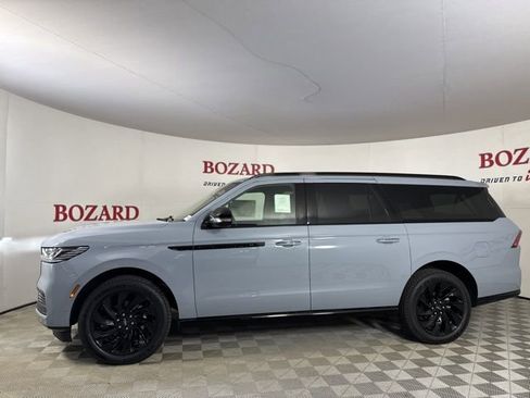 New 2025 Lincoln Navigator L Reserve w/ Jet Appearance Package image 4