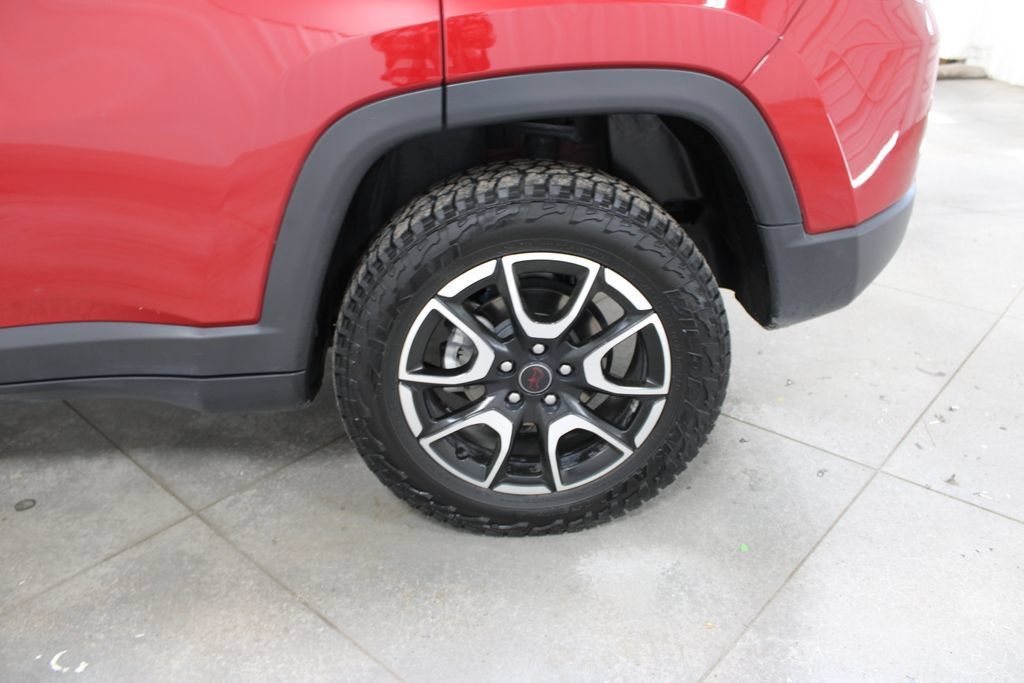 Used 2025 Jeep Compass Trailhawk AWD/4WD image 37