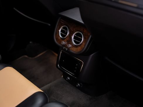 Used 2018 Bentley Bentayga AWD/4WD image 71