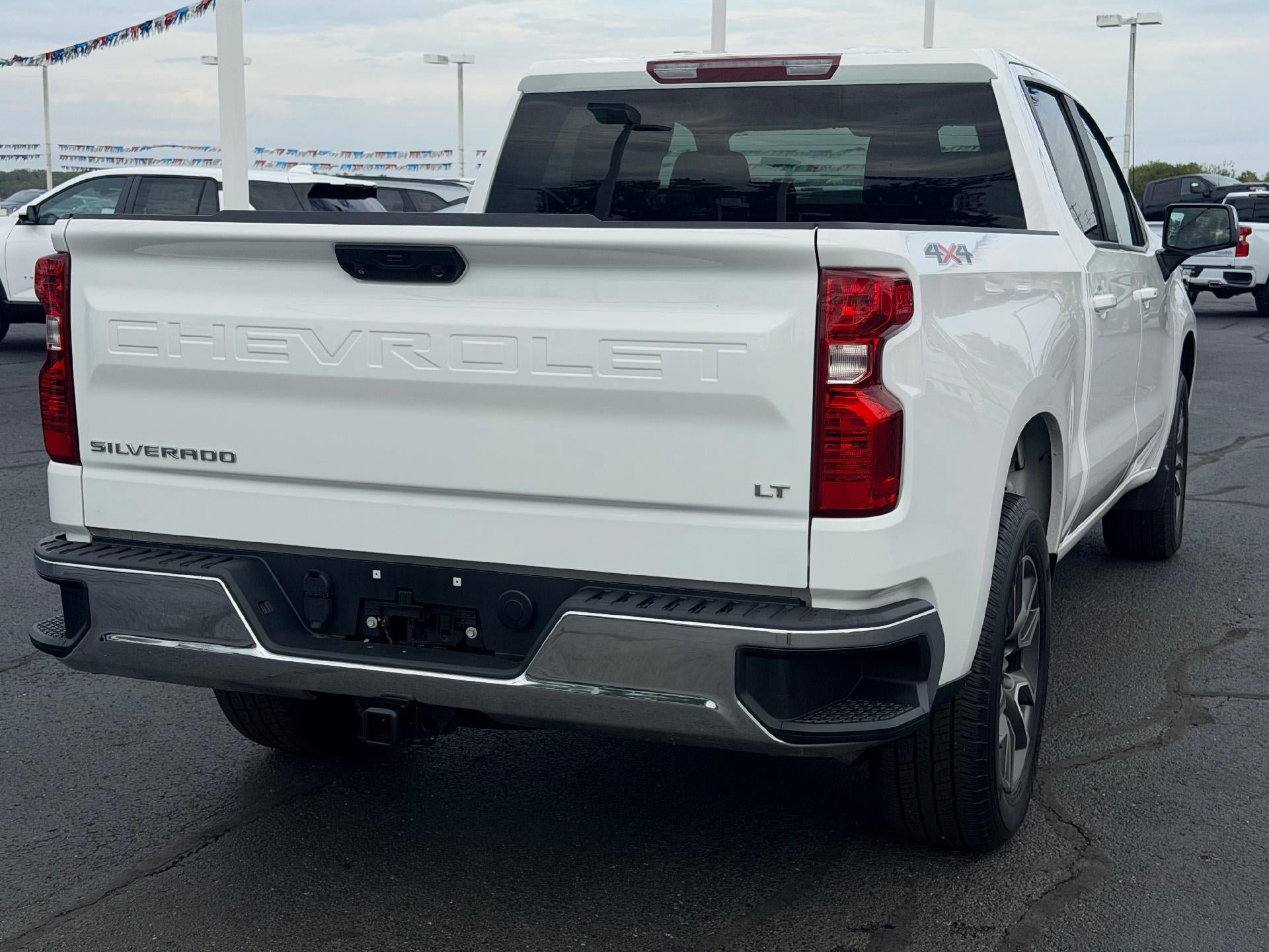 Used 2023 Chevrolet Silverado 1500 LT AWD/4WD image 5