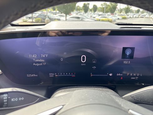 Used 2025 Buick Enclave Preferred AWD/4WD image 18