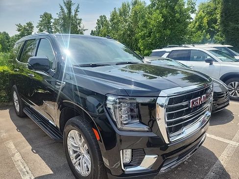 Used 2021 GMC Yukon SLT w/ SLT Premium Package AWD/4WD image 3