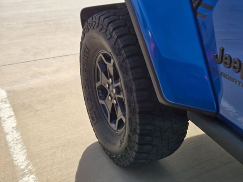 Used 2021 Jeep Gladiator Willys image 5