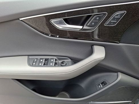 Used 2025 Audi Q8 Premium Plus w/ Premium Plus Package image 12