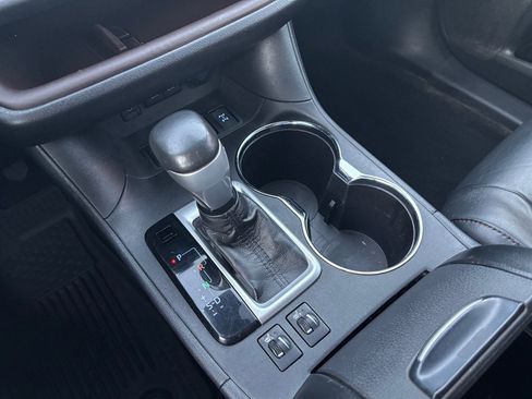 Used 2018 Toyota Highlander XLE image 11