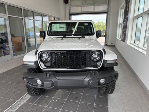 Used 2024 Jeep Gladiator Sport image 2