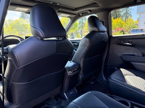 Used 2022 Toyota Highlander XSE AWD/4WD image 17