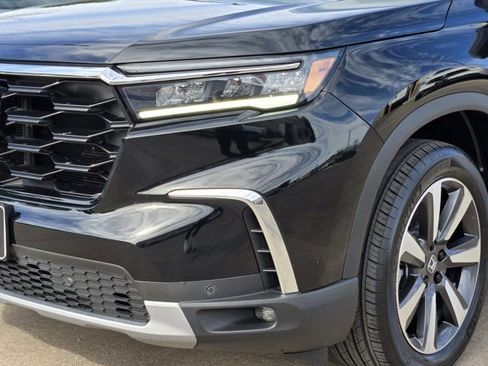 Used 2025 Honda Pilot Touring image 9