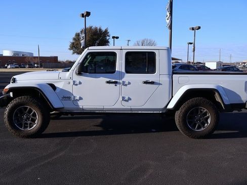 Used 2021 Jeep Gladiator Overland w/ Popular Equipment Package image 2