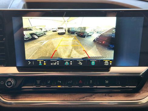 Certified 2025 Chevrolet Silverado 2500 LTZ w/ LTZ Convenience Package AWD/4WD image 19