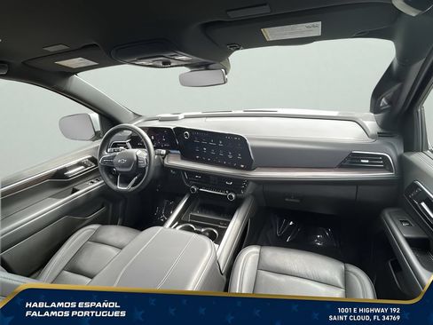 Certified 2025 Chevrolet Suburban Z71 AWD/4WD image 31