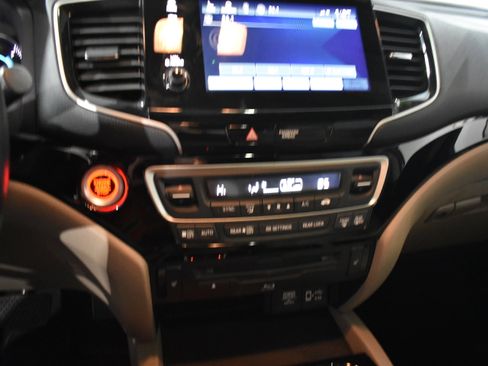 Used 2020 Honda Pilot Touring image 24