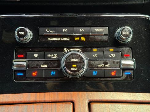 Used 2020 Lincoln Navigator L 4WD image 30