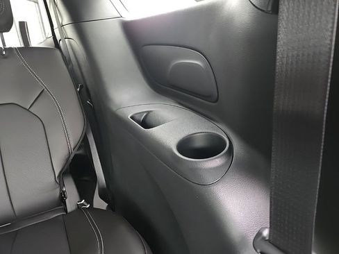 New 2026 Chrysler Pacifica Select image 92