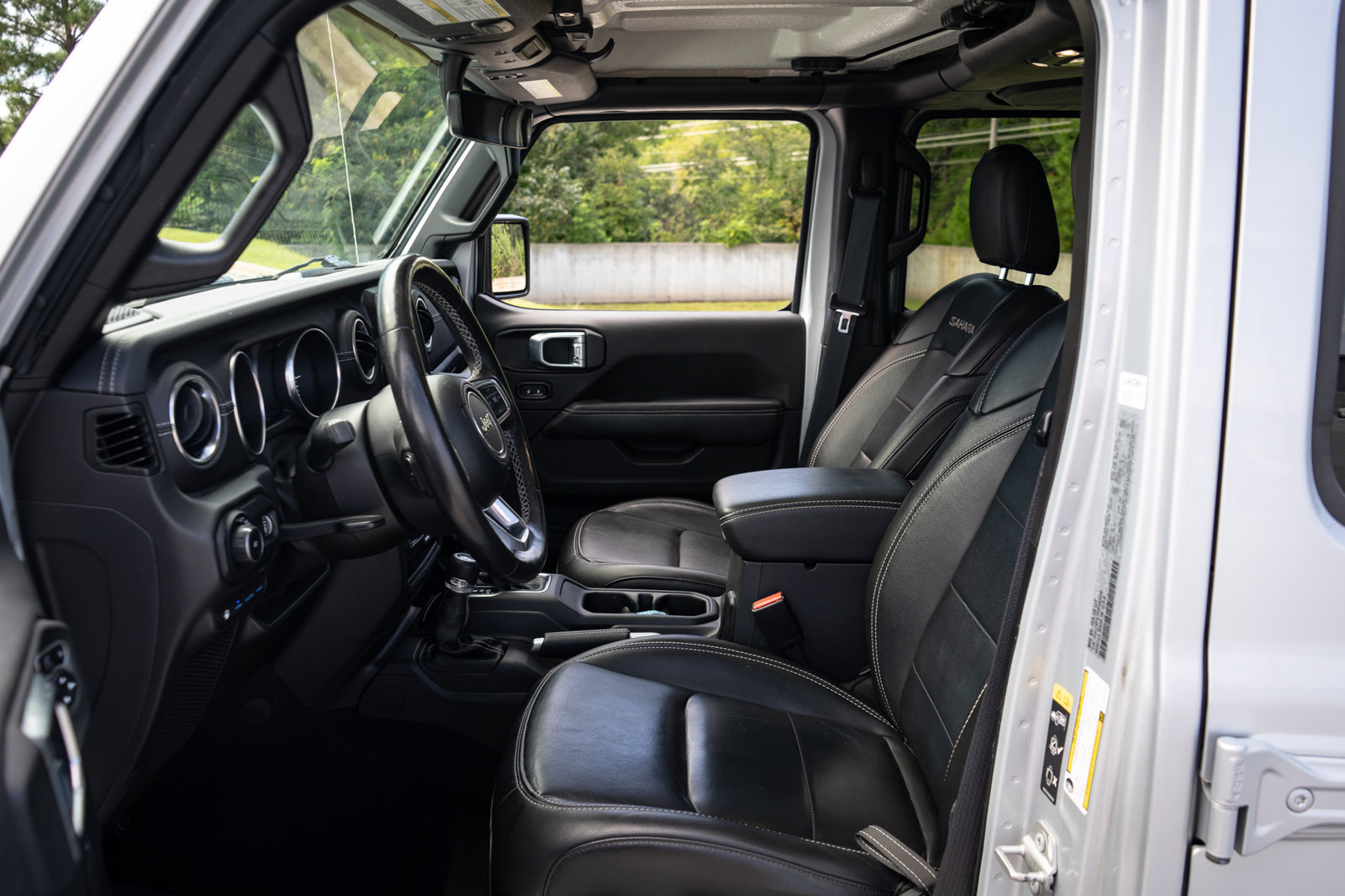 Used 2023 Jeep Wrangler Unlimited Sahara w/ Cold Weather Group AWD/4WD image 14